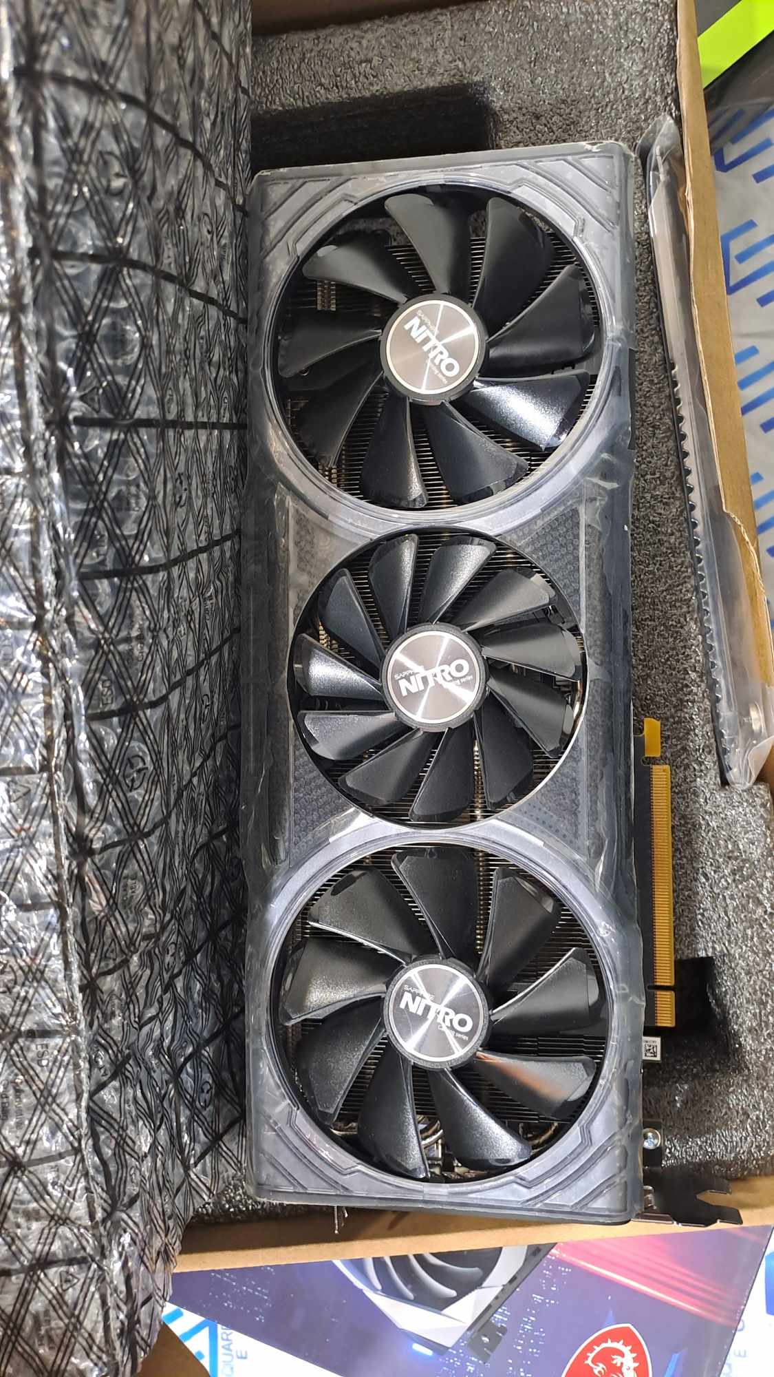RX VEGA64 SAPPHIRE NITRO+ 8GB HBM2
