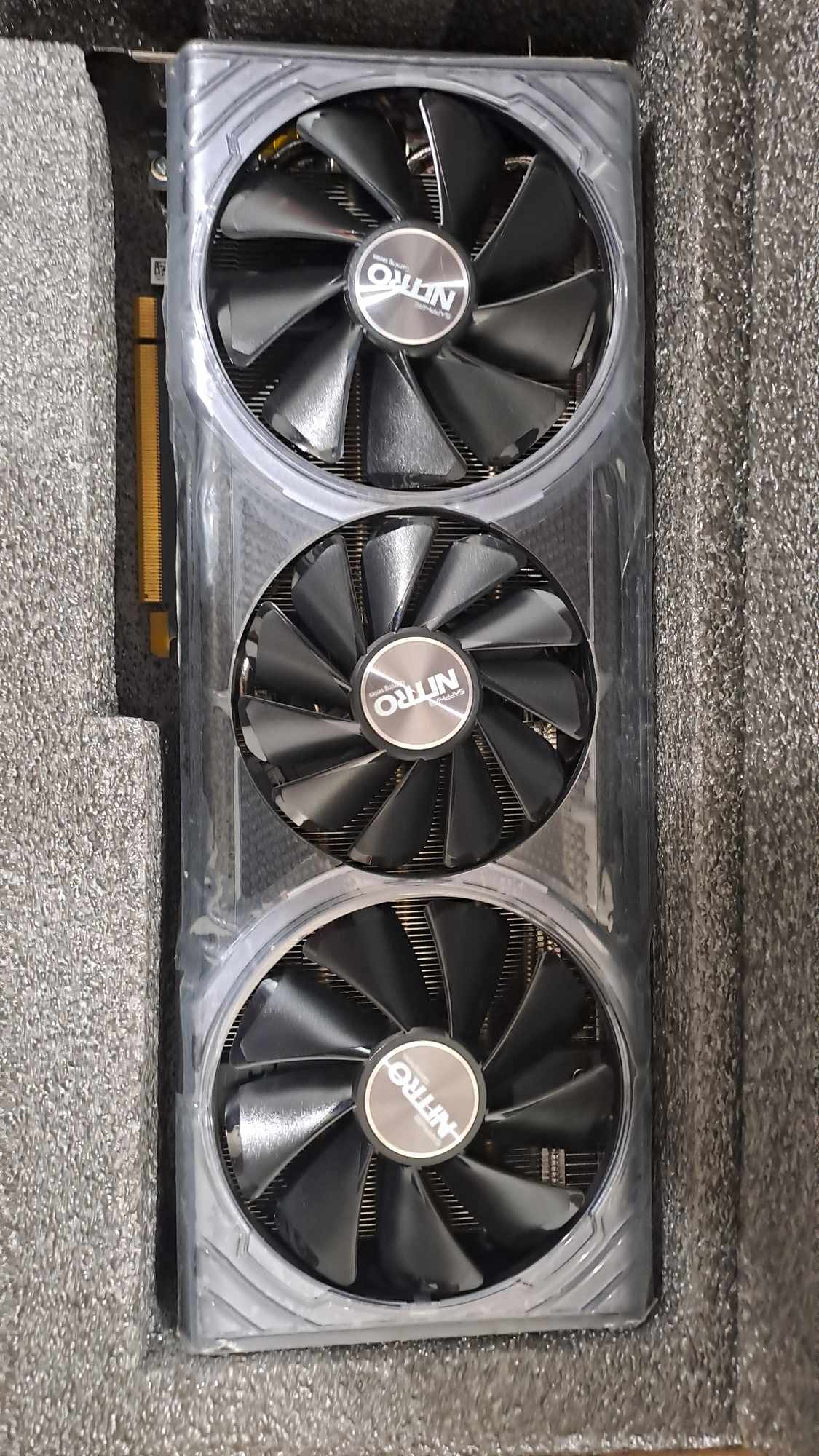 RX VEGA64 SAPPHIRE NITRO+ 8GB HBM2